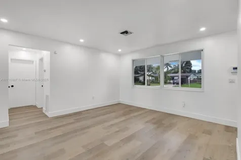 7861 NW 14th Street Pembroke Pines FL 33024