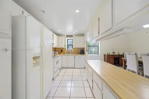 20401 NE 30th Avenue Aventura FL 33180
