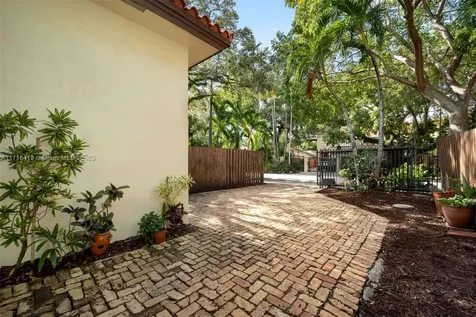 3035 Allamanda Street Miami FL 33133