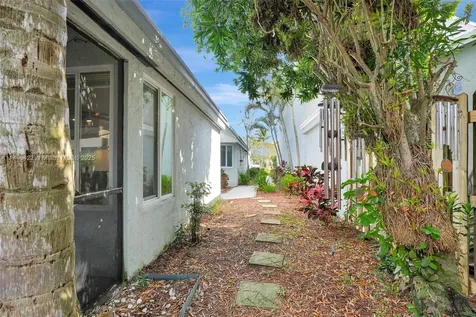 2061 NW 37th Avenue Coconut Creek FL 33066