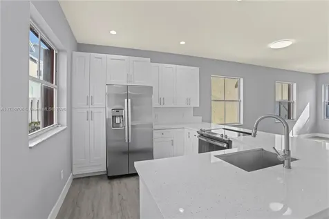 10161 NW 5th Street Pembroke Pines FL 33026