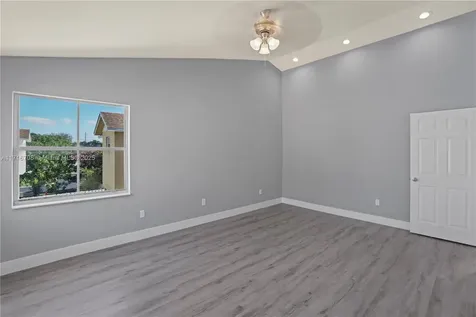 10161 NW 5th Street Pembroke Pines FL 33026