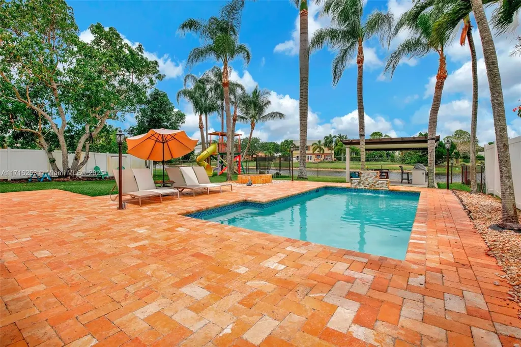 10477 SW 49th Place Cooper City FL 33328