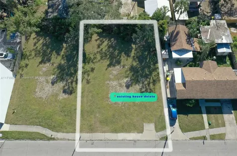 1744 10th Street Sarasota FL 34236