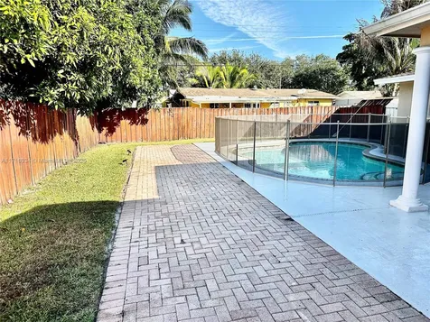 6901 NW 12th Street Plantation FL 33313