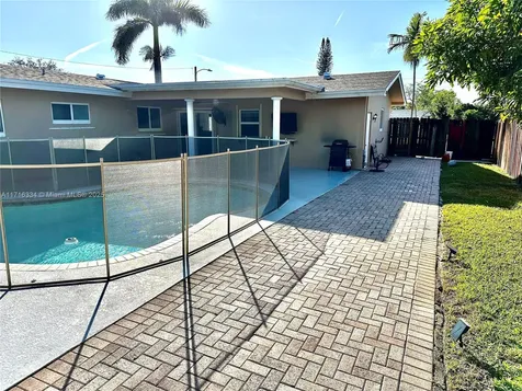 6901 NW 12th Street Plantation FL 33313