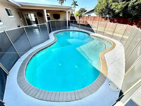 6901 NW 12th Street Plantation FL 33313