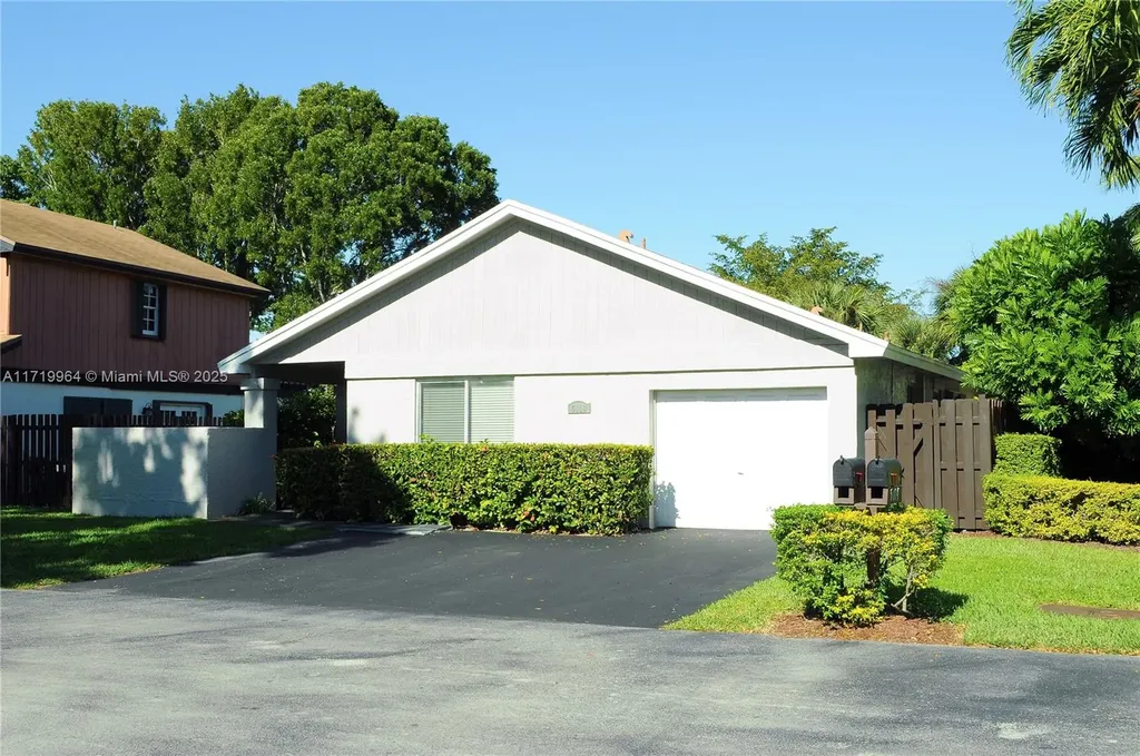 5118 SW 153rd Place N Miami FL 33185
