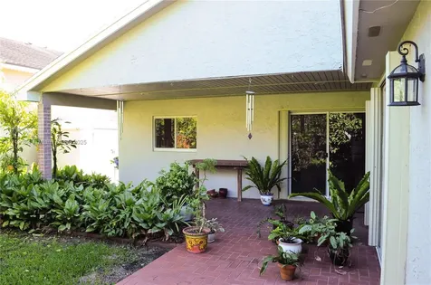 5118 SW 153rd Place N Miami FL 33185
