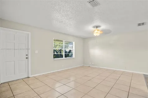 604 SW 76th Terrace North Lauderdale FL 33068