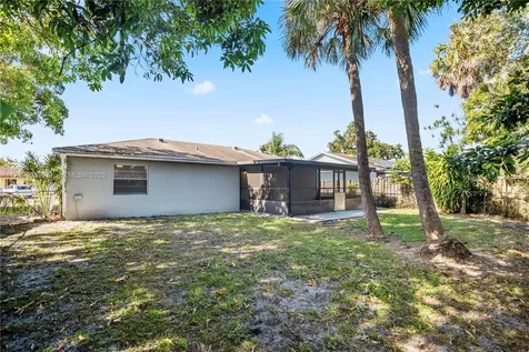 604 SW 76th Terrace North Lauderdale FL 33068