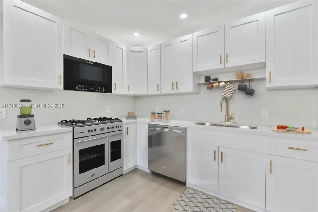 1537 NW 6th Avenue Fort Lauderdale FL 33311