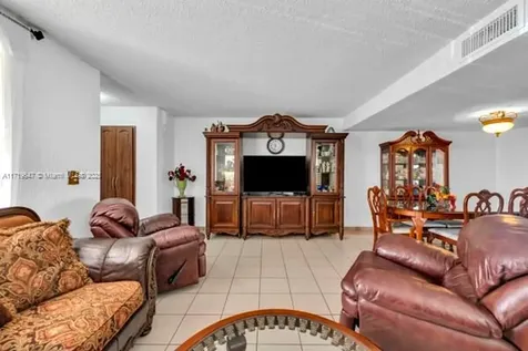 949 W 79th Street Hialeah FL 33014