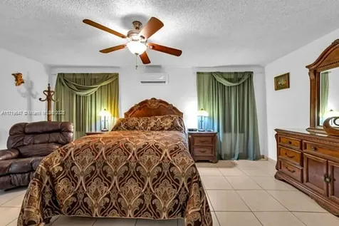 949 W 79th Street Hialeah FL 33014