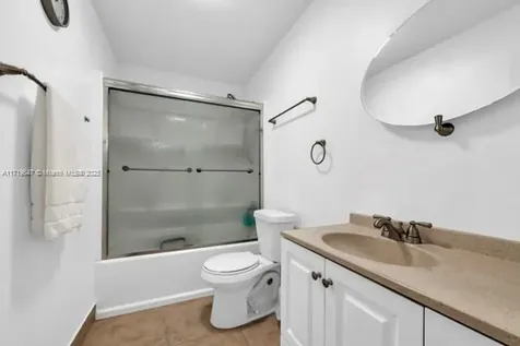 949 W 79th Street Hialeah FL 33014