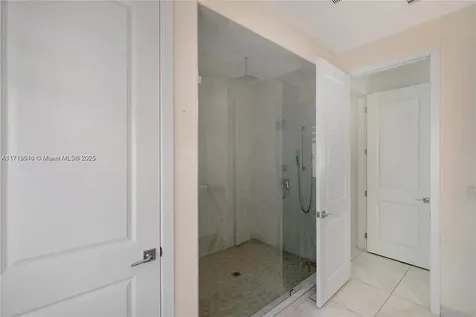 8261 NW 48th Terrace Doral FL 33166-5691
