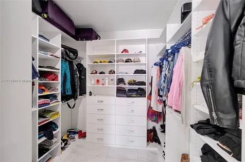 8261 NW 48th Terrace Doral FL 33166-5691