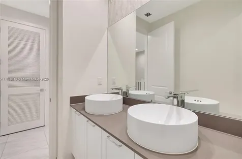 8261 NW 48th Terrace Doral FL 33166-5691
