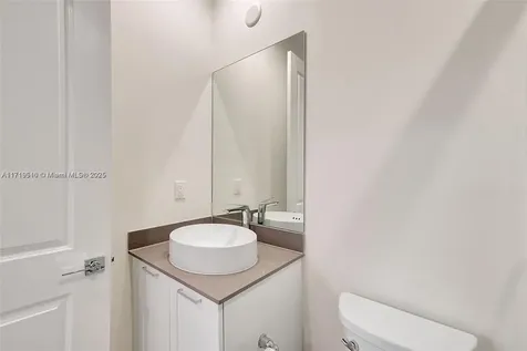 8261 NW 48th Terrace Doral FL 33166-5691