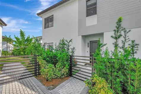 8261 NW 48th Terrace Doral FL 33166-5691