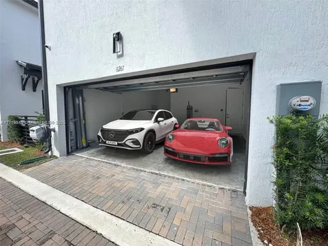 8261 NW 48th Terrace Doral FL 33166-5691