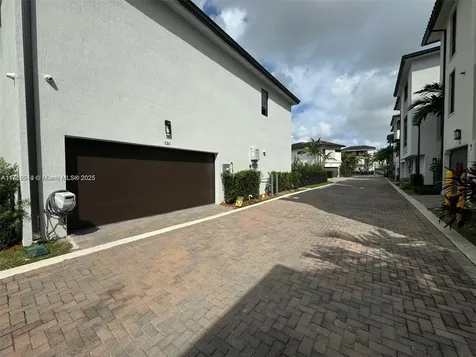 8261 NW 48th Terrace Doral FL 33166-5691