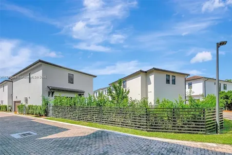 8261 NW 48th Terrace Doral FL 33166-5691