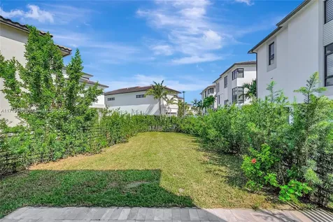 8261 NW 48th Terrace Doral FL 33166-5691