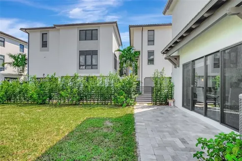 8261 NW 48th Terrace Doral FL 33166-5691