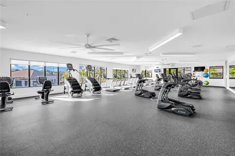 8261 NW 48th Terrace Doral FL 33166-5691