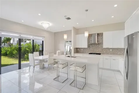 8261 NW 48th Terrace Doral FL 33166-5691