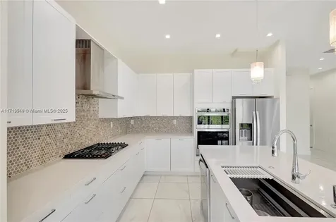 8261 NW 48th Terrace Doral FL 33166-5691