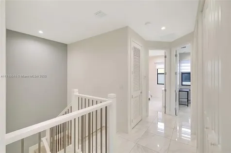 8261 NW 48th Terrace Doral FL 33166-5691