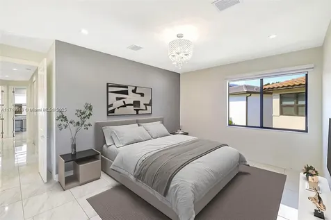 8261 NW 48th Terrace Doral FL 33166-5691