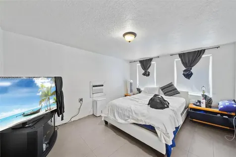 2286 NW 35th Street Miami FL 33142