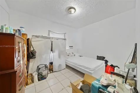 2286 NW 35th Street Miami FL 33142