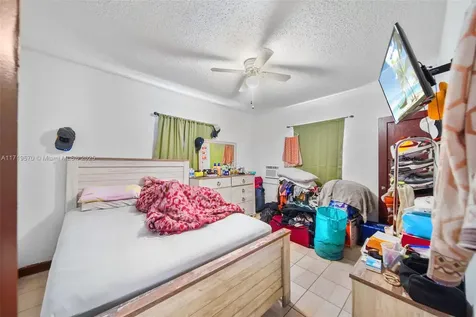 2286 NW 35th Street Miami FL 33142