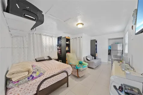 2286 NW 35th Street Miami FL 33142