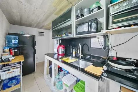 2286 NW 35th Street Miami FL 33142
