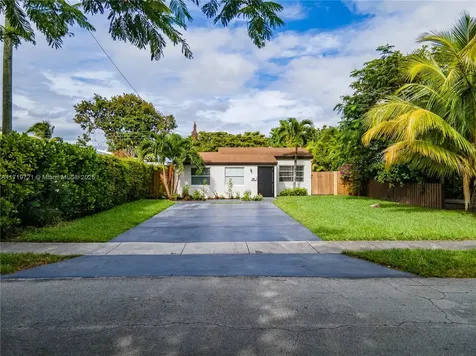 2023 NE 180th Street North Miami Beach FL 33162