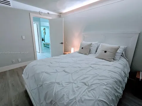 2655 Collins Avenue Miami Beach FL 33140