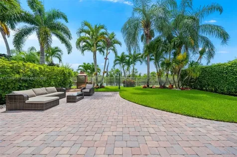930 Lavender Circle Weston FL 33327