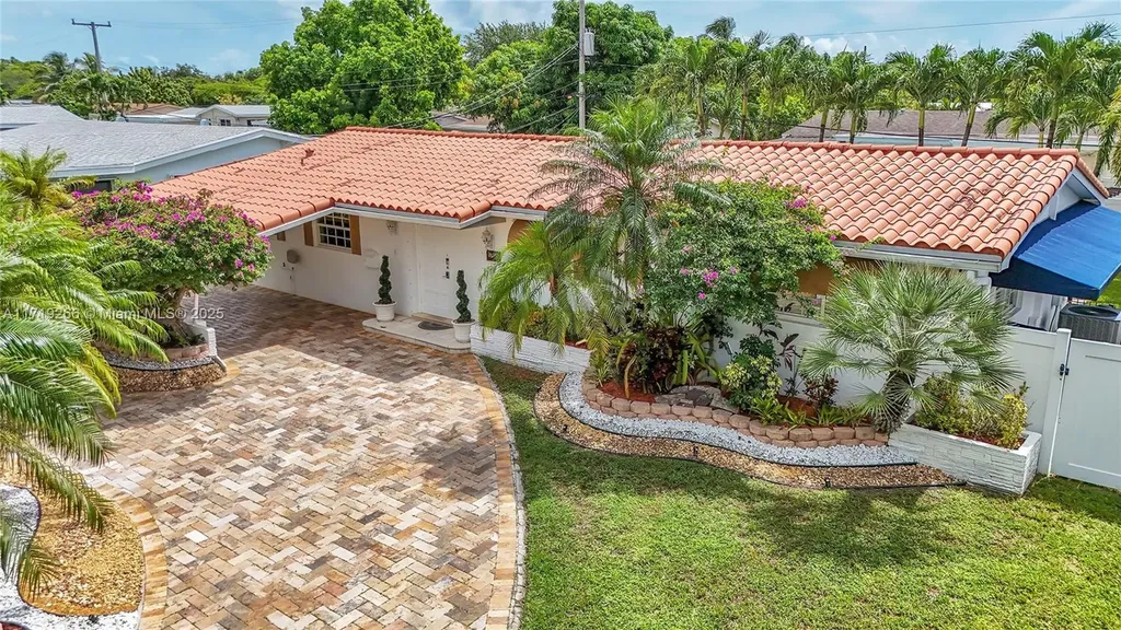 17805 NE 9th Place North Miami Beach FL 33162