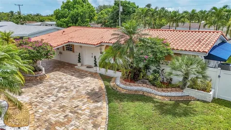 17805 NE 9th Place North Miami Beach FL 33162
