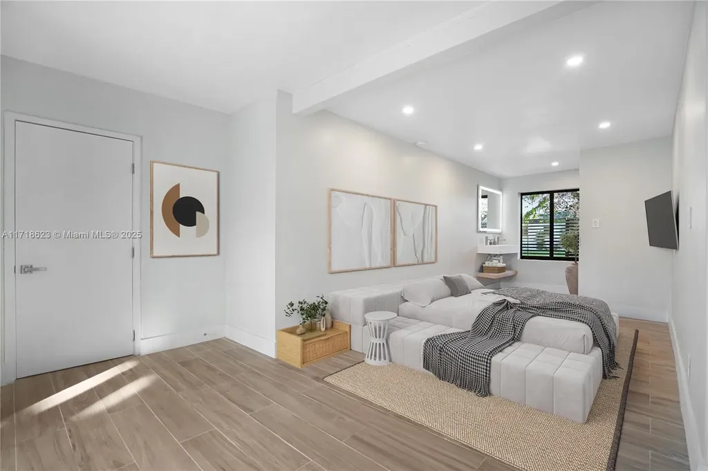 1645 NE 7th Place Fort Lauderdale FL 33304