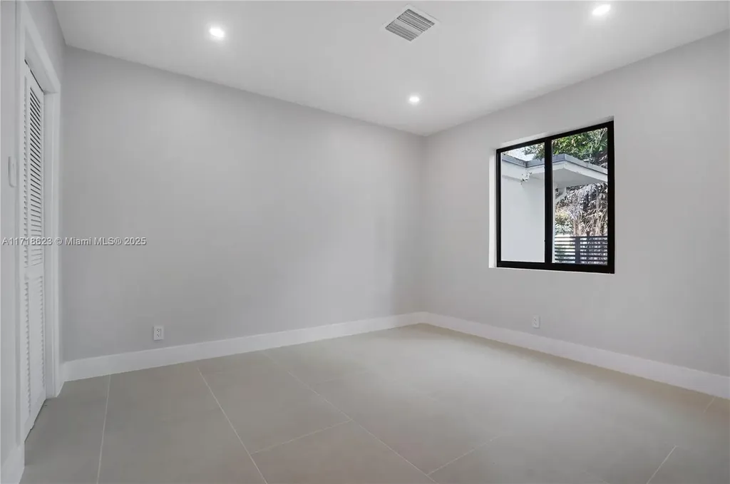 1645 NE 7th Place Fort Lauderdale FL 33304