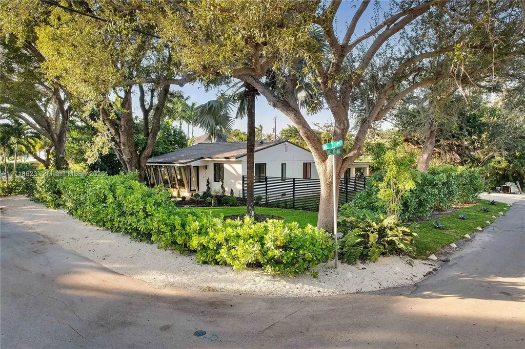 1645 NE 7th Place Fort Lauderdale FL 33304