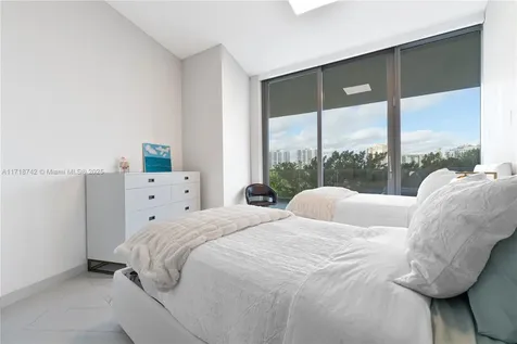 18975 Collins Avenue Sunny Isles Beach FL 33160