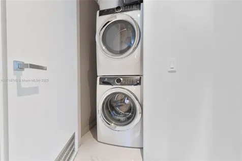 18975 Collins Avenue Sunny Isles Beach FL 33160