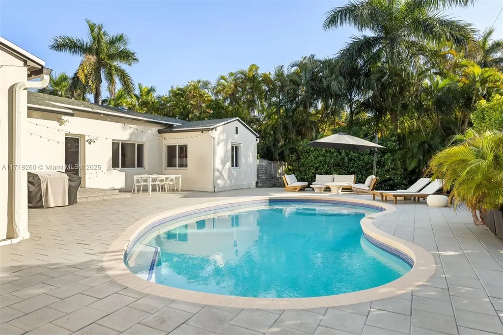 7730 Beachview Drive North Bay Village FL 33141